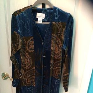 Size largeSusan Graver velour tunic length button front cardigan